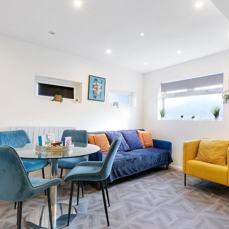 Kings House Apartment Hayes, West London Apt A Northolt  Экстерьер фото