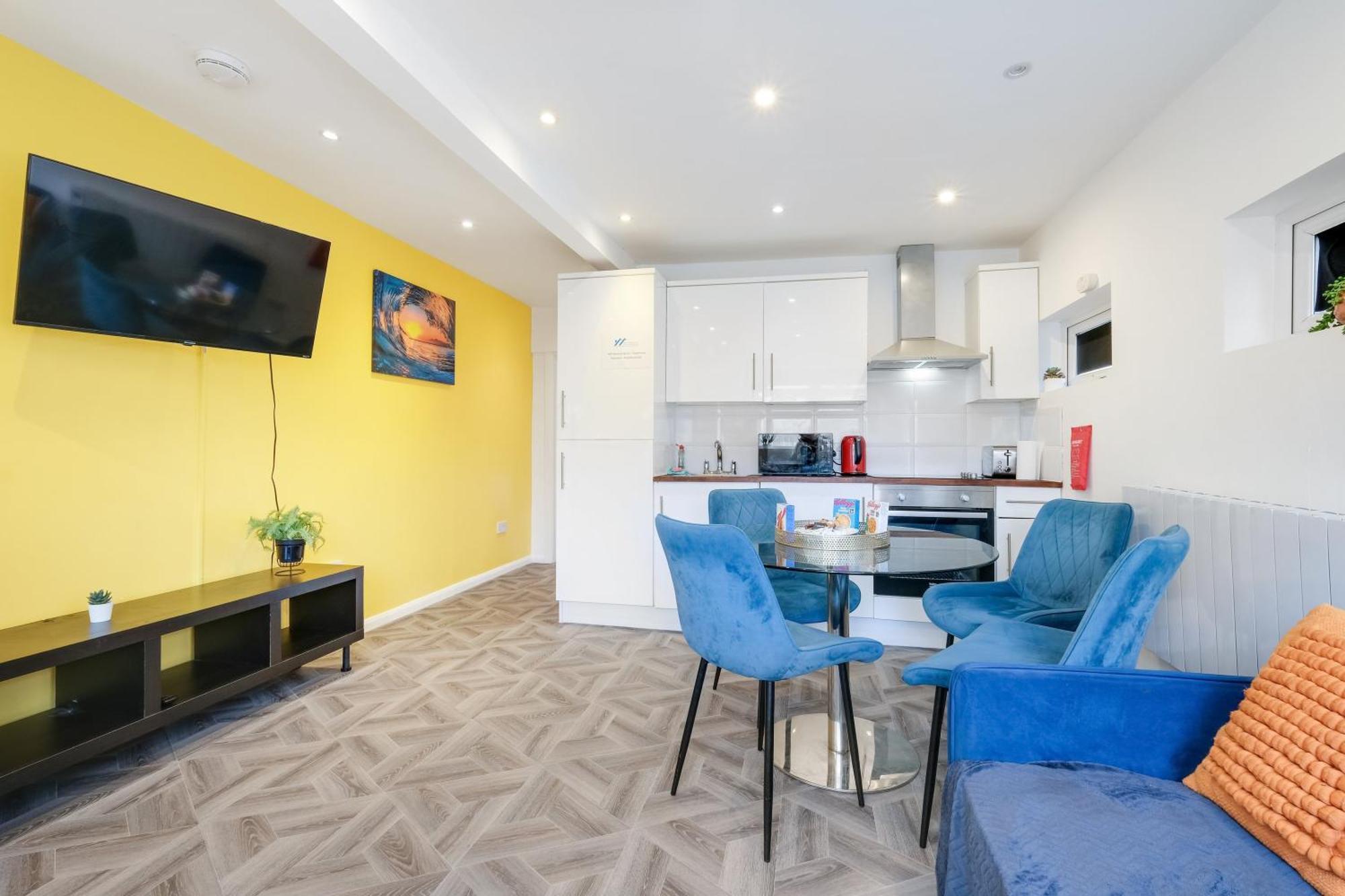 Kings House Apartment Hayes, West London Apt A Northolt  Экстерьер фото